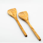 Schräger Kochlöffel mit Spitze aus Olivenholz