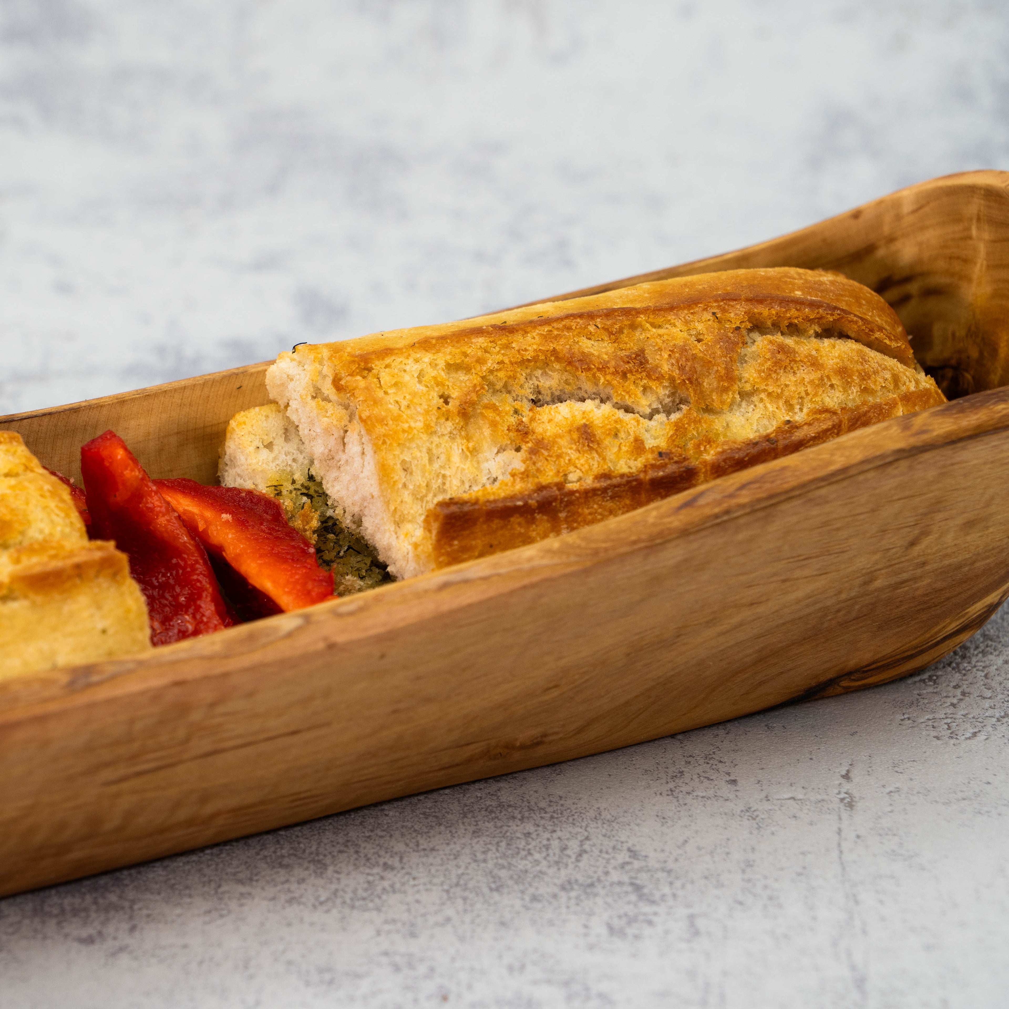 Rustikale Baguetteschale aus Olivenholz