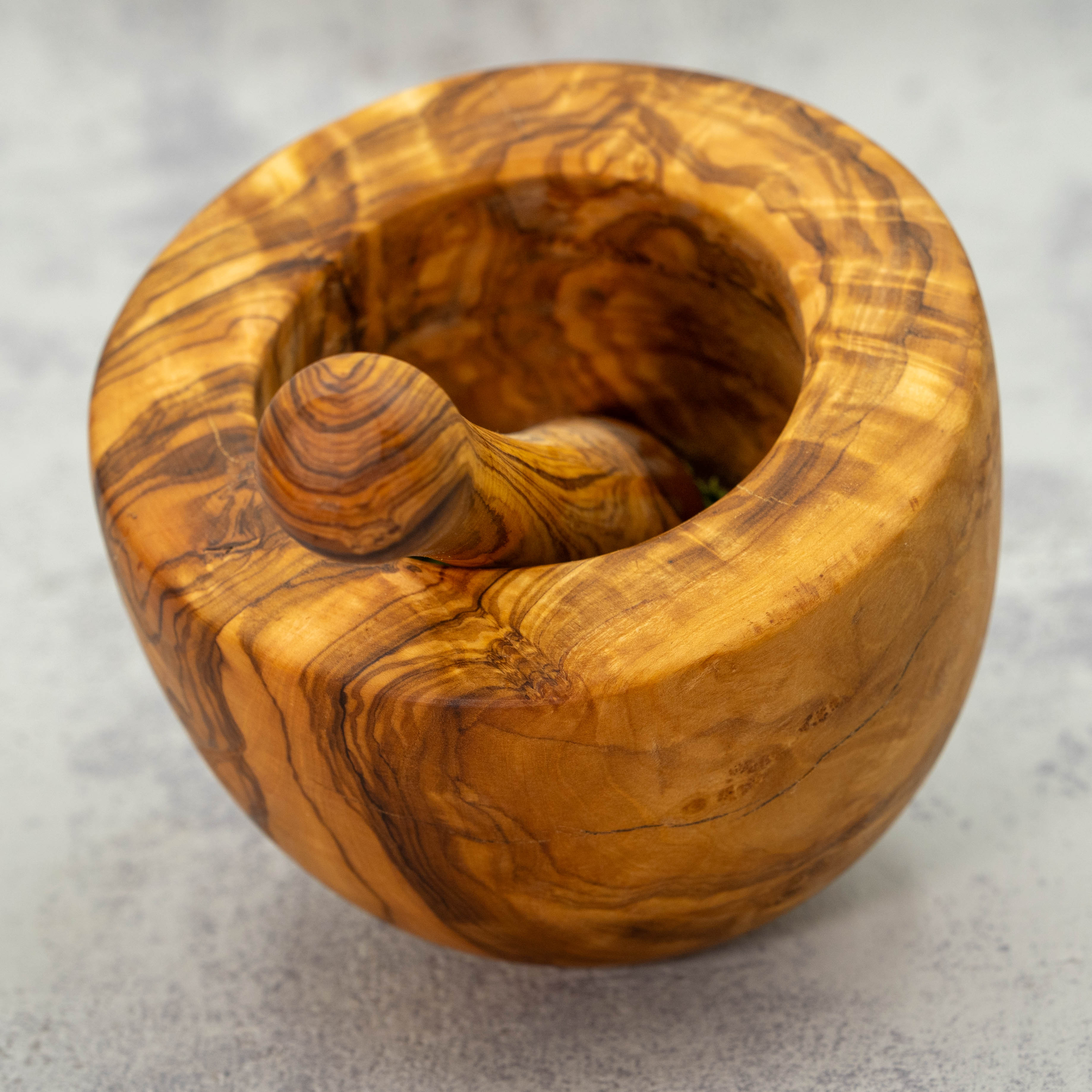 Mörser mit Stössel mit glattem Rand aus Olivenholz
